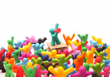 https://sandbox.harvard-deusto.com/sites/default/files/styles/article_normal/public/2019-08/Comunicaci%C3%B3n%20%E2%80%98Agile%E2%80%99%20escuchar%20y%20transformar_1.jpg?itok=AvA2MIsj&x=1759599690